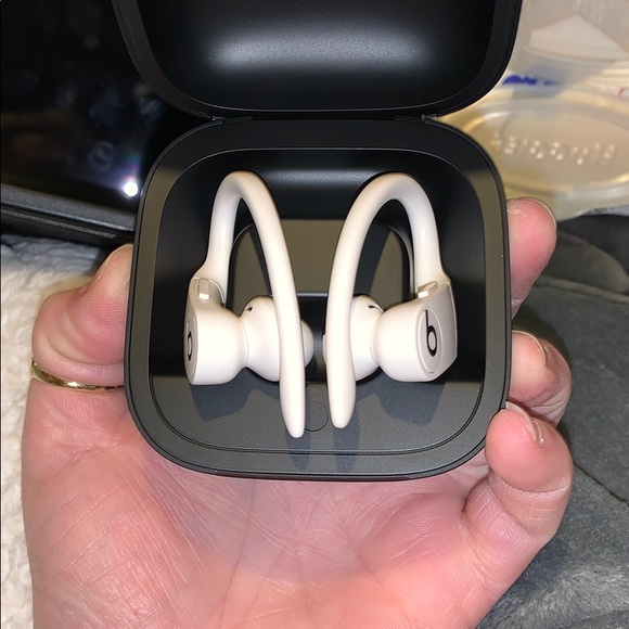 Dr Dre Ivory Never Used Powerbeats Pro - Picture 4 of 8